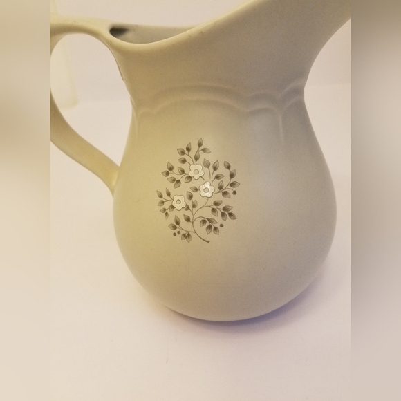 Set of 2 Pfaltzgraff Pitcher Creamer Heirloom Pattern Gray Stoneware - Picture 6 of 16
